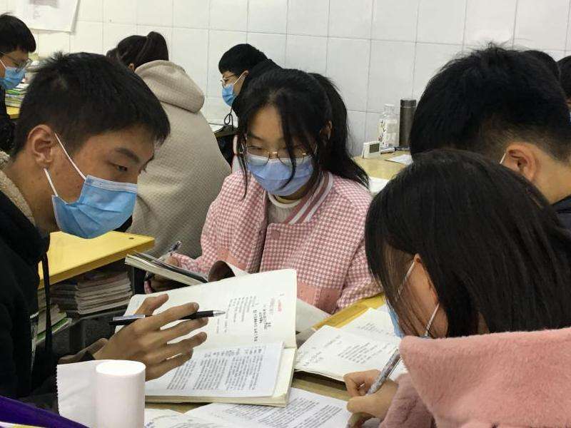 讨论在Facebook上使用头像是否必须使用真实人物照片
